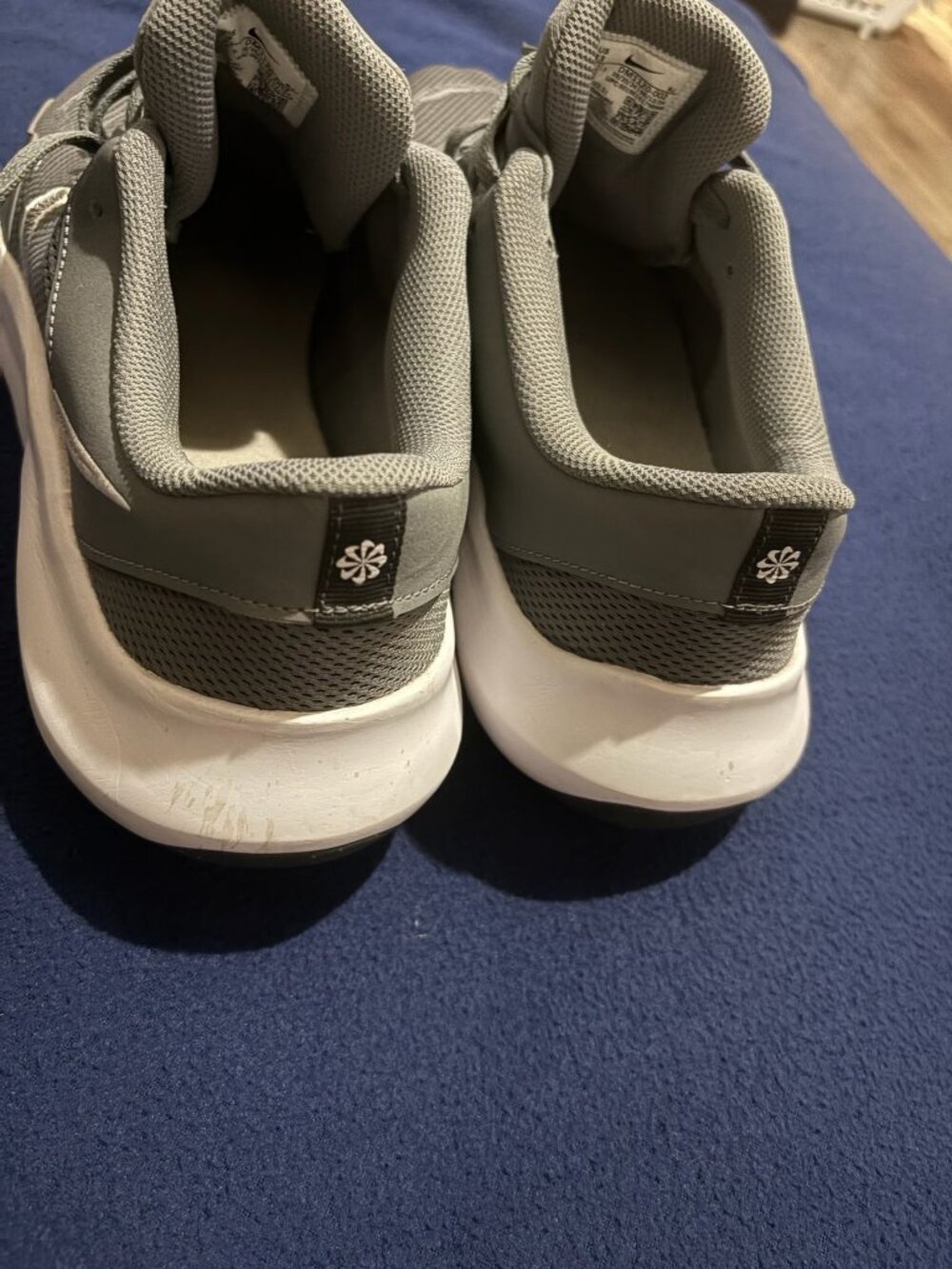 Men's Nike shoes size 13 wide - Picture 2 of 3